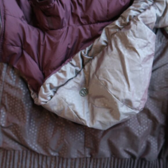 Lululemon Women Size 4 Chilly Chill Reversible Hooded Vest Goose Down Waterproof - Picture 7 of 10